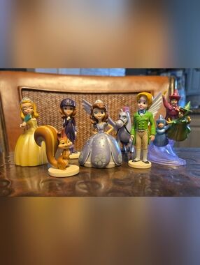 Disney Sofia the First Mini Figure Set - Purple, Green, Yellow, Brown